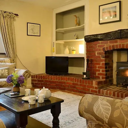 Brook House 2 - Uk31043