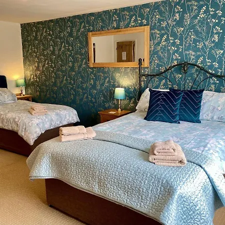 Brook House 2 - Uk31043