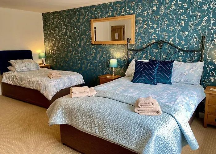 Brook House 2 - Uk31043