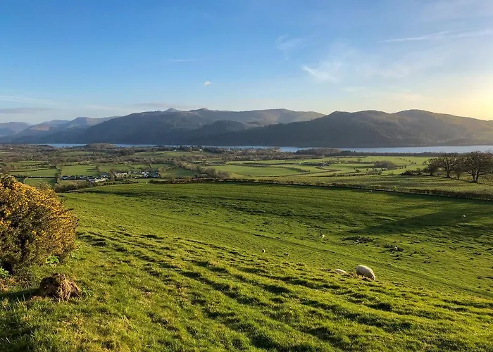 Brook House 2 - Uk31043